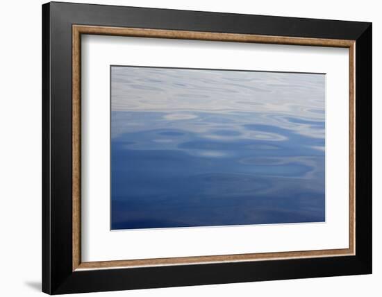 Water ripple abstract-Savanah Plank-Framed Photographic Print