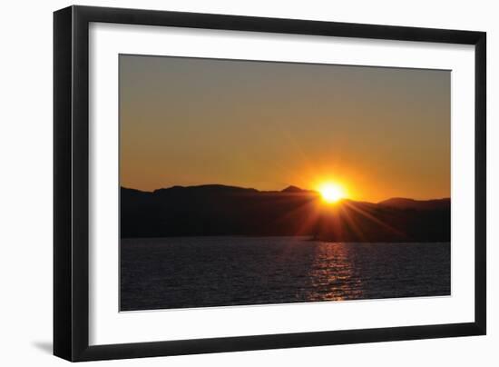 Water Sundown I-Logan Thomas-Framed Photographic Print