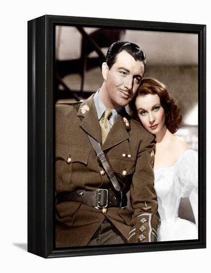 WATERLOO BRIDGE, from left: Robert Taylor, Vivien Leigh, 1940-null-Framed Stretched Canvas