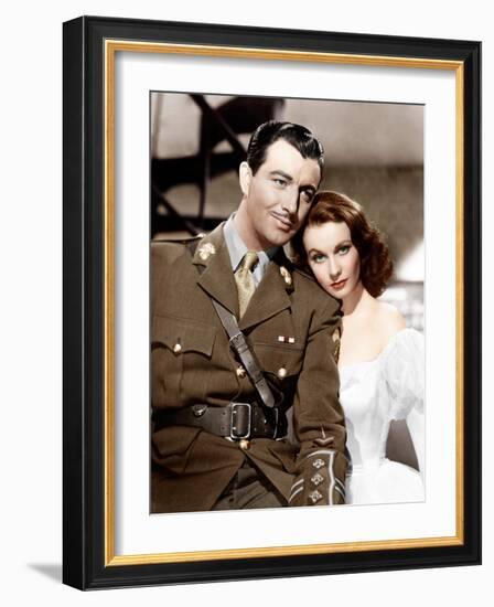 WATERLOO BRIDGE, from left: Robert Taylor, Vivien Leigh, 1940-null-Framed Photo