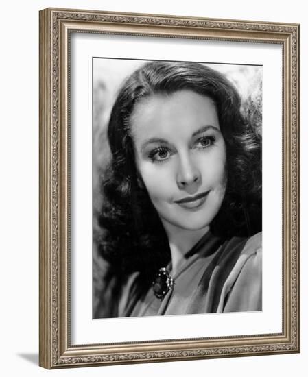 Waterloo Bridge, Vivien Leigh, 1940-null-Framed Photo