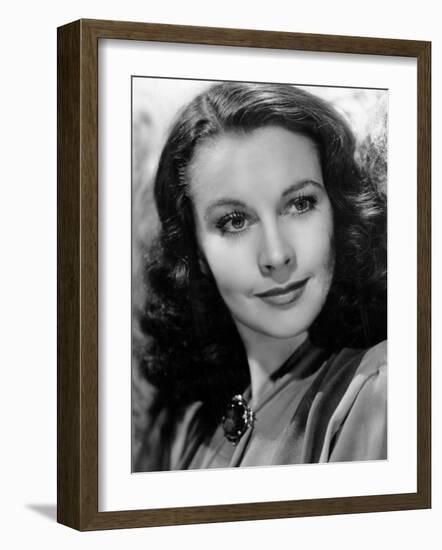 Waterloo Bridge, Vivien Leigh, 1940-null-Framed Photo