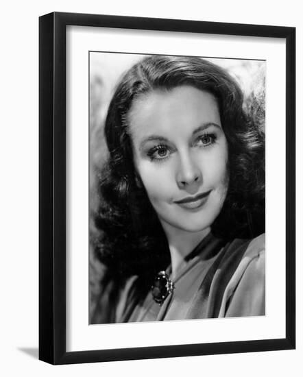 Waterloo Bridge, Vivien Leigh, 1940-null-Framed Photo