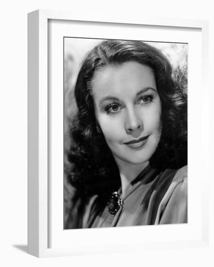 Waterloo Bridge, Vivien Leigh, 1940-null-Framed Photo