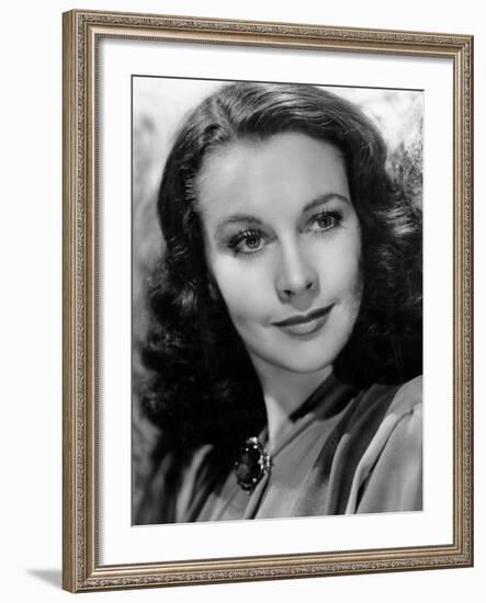 Waterloo Bridge, Vivien Leigh, 1940-null-Framed Photo