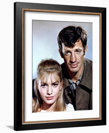 Week end a Zuydcoote by HenriVerneuil with Jean Paul Belmondo and Catherine Spaak, 1964 (photo)-null-Framed Photo