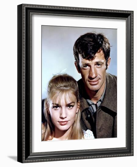 Week end a Zuydcoote by HenriVerneuil with Jean Paul Belmondo and Catherine Spaak, 1964 (photo)-null-Framed Photo