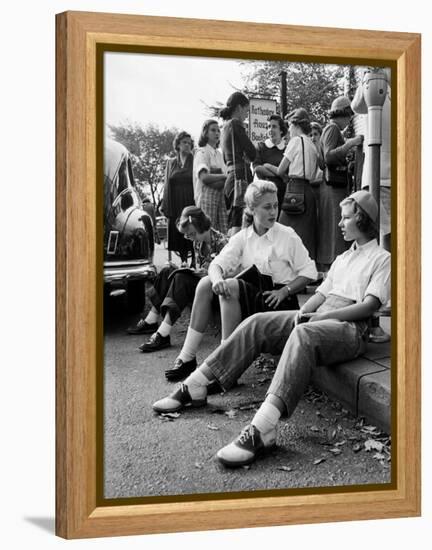 Wellesley Freshmen Students Gathered Outside the Hathaway House Bookshop-Lisa Larsen-Framed Premier Image Canvas