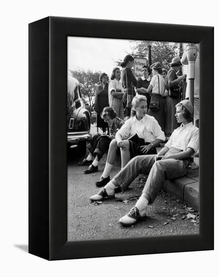 Wellesley Freshmen Students Gathered Outside the Hathaway House Bookshop-Lisa Larsen-Framed Premier Image Canvas