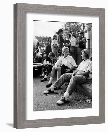 Wellesley Freshmen Students Gathered Outside the Hathaway House Bookshop-Lisa Larsen-Framed Photographic Print