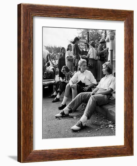 Wellesley Freshmen Students Gathered Outside the Hathaway House Bookshop-Lisa Larsen-Framed Photographic Print