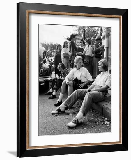 Wellesley Freshmen Students Gathered Outside the Hathaway House Bookshop-Lisa Larsen-Framed Photographic Print