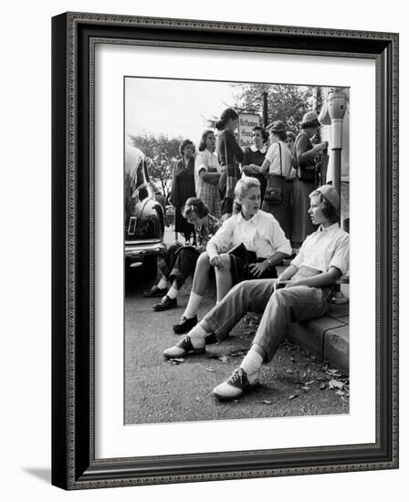 Wellesley Freshmen Students Gathered Outside the Hathaway House Bookshop-Lisa Larsen-Framed Photographic Print