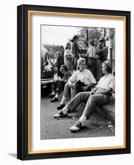 Wellesley Freshmen Students Gathered Outside the Hathaway House Bookshop-Lisa Larsen-Framed Photographic Print