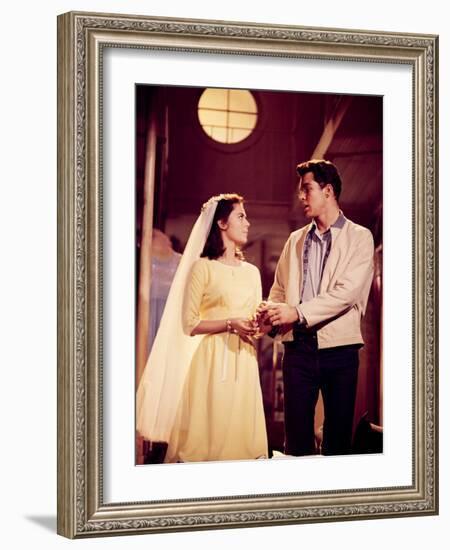 West Side Story, Natalie Wood, Richard Beymer, 1961-null-Framed Photo