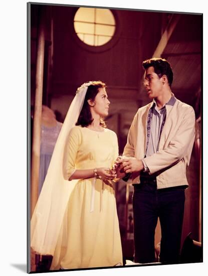 West Side Story, Natalie Wood, Richard Beymer, 1961-null-Mounted Photo