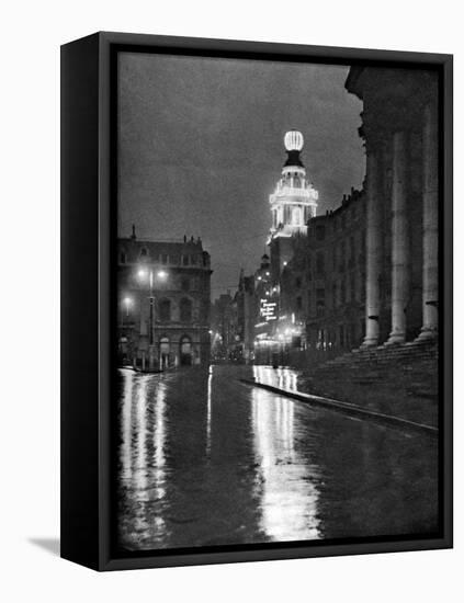 Wet Weather in Trafalgar Square, London, 1926-1927-null-Framed Premier Image Canvas