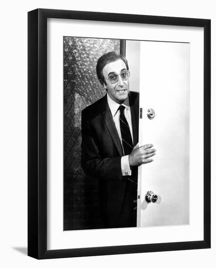 Where Does it Hurt?, Peter Sellers, 1972-null-Framed Photo