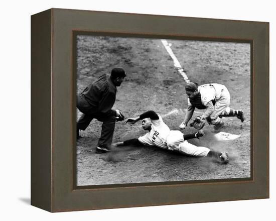 Willie Mays (1931- )-null-Framed Premier Image Canvas