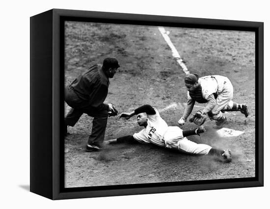 Willie Mays (1931- )-null-Framed Premier Image Canvas