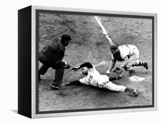 Willie Mays (1931- )-null-Framed Premier Image Canvas