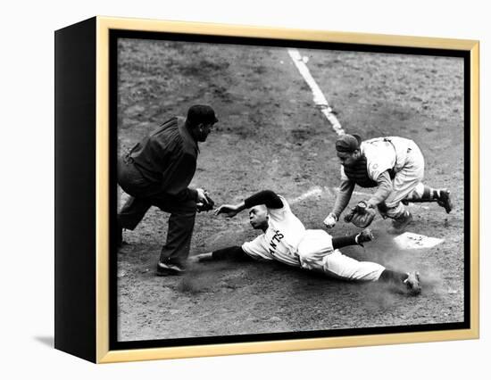 Willie Mays (1931- )-null-Framed Premier Image Canvas