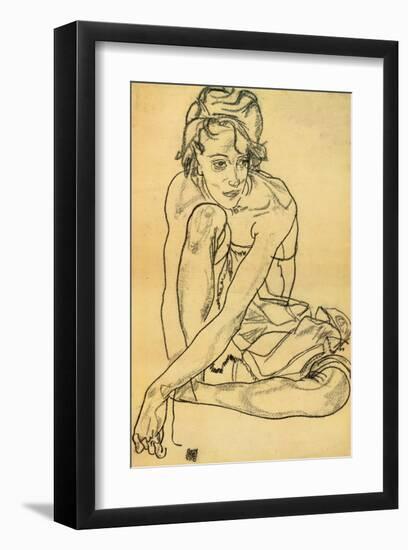 Woman Crouching, 1918-Egon Schiele-Framed Premium Giclee Print