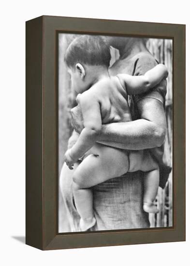 Woman with Child, Tehuantepec, Mexico, 1929-Tina Modotti-Framed Premier Image Canvas