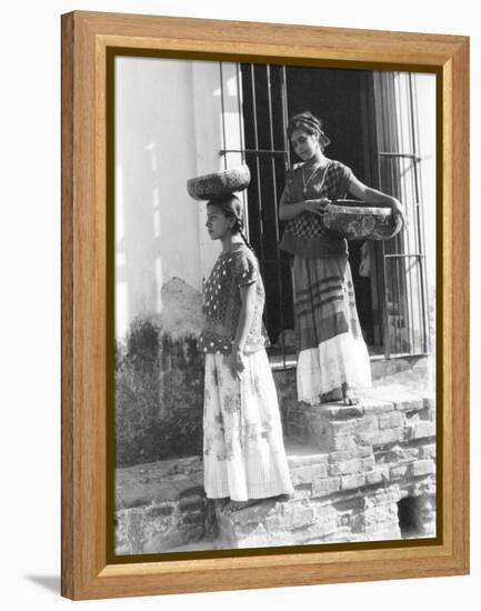 Women in Tehuantepec, Mexico, 1929-Tina Modotti-Framed Premier Image Canvas