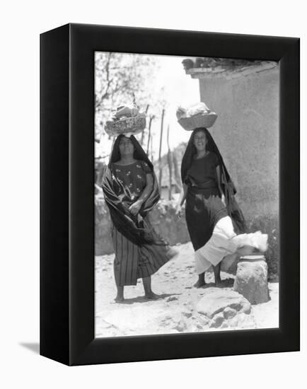 Women in Tehuantepec, Mexico, 1929-Tina Modotti-Framed Premier Image Canvas