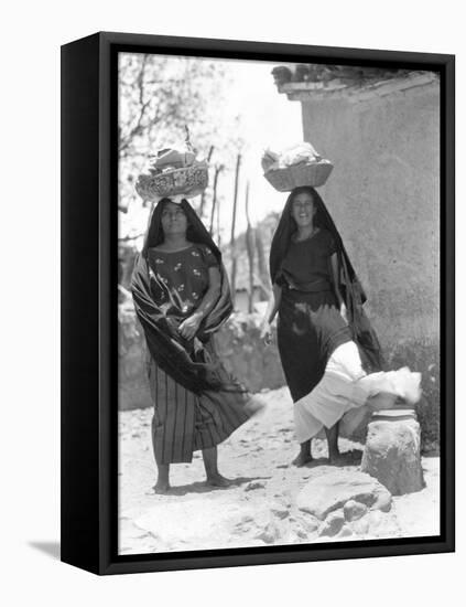 Women in Tehuantepec, Mexico, 1929-Tina Modotti-Framed Premier Image Canvas