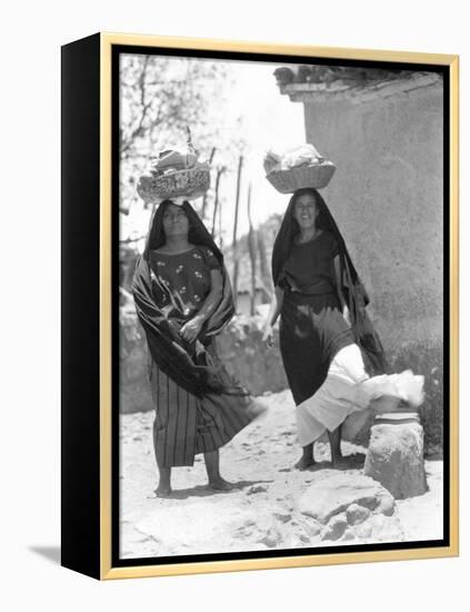 Women in Tehuantepec, Mexico, 1929-Tina Modotti-Framed Premier Image Canvas