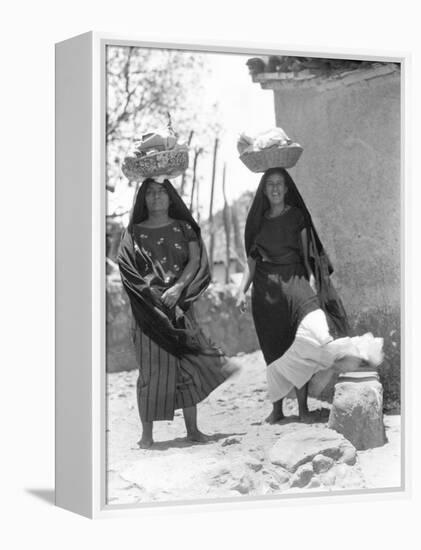 Women in Tehuantepec, Mexico, 1929-Tina Modotti-Framed Premier Image Canvas