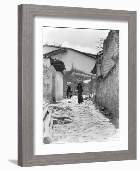 Women in Tehuantepec, Mexico, 1929-Tina Modotti-Framed Photographic Print