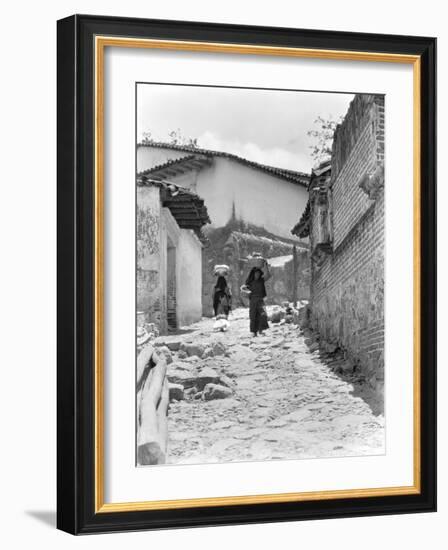 Women in Tehuantepec, Mexico, 1929-Tina Modotti-Framed Photographic Print