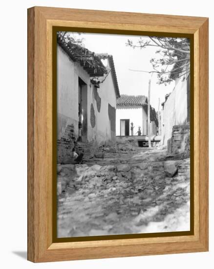 Women in Tehuantepec, Mexico, 1929-Tina Modotti-Framed Premier Image Canvas