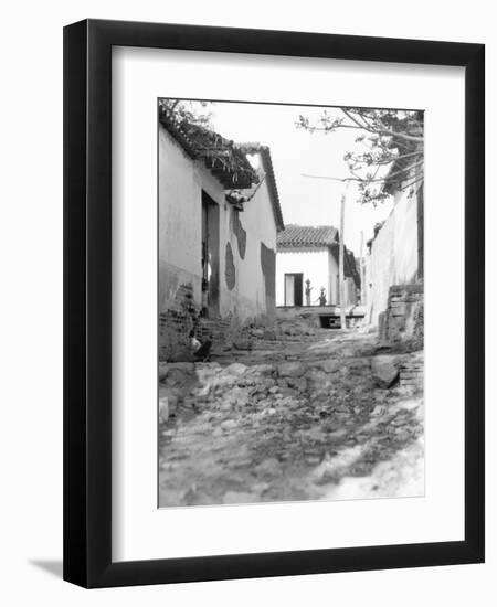 Women in Tehuantepec, Mexico, 1929-Tina Modotti-Framed Photographic Print