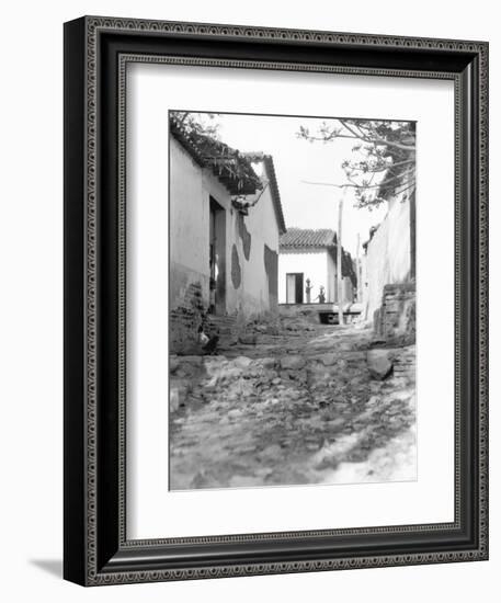 Women in Tehuantepec, Mexico, 1929-Tina Modotti-Framed Photographic Print