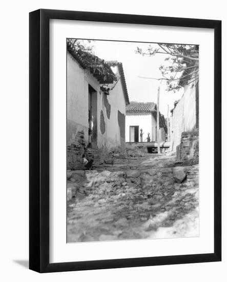 Women in Tehuantepec, Mexico, 1929-Tina Modotti-Framed Photographic Print