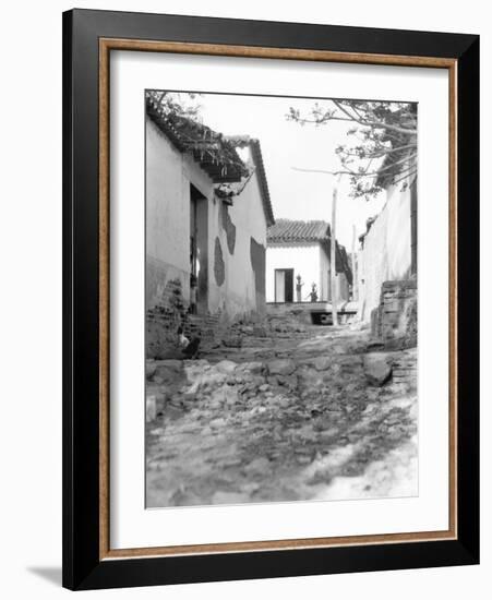 Women in Tehuantepec, Mexico, 1929-Tina Modotti-Framed Photographic Print