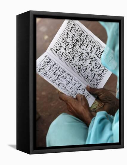 Women Reading at Jamma Masjid (Delhi Great Mosque), Delhi, India, Asia-null-Framed Premier Image Canvas