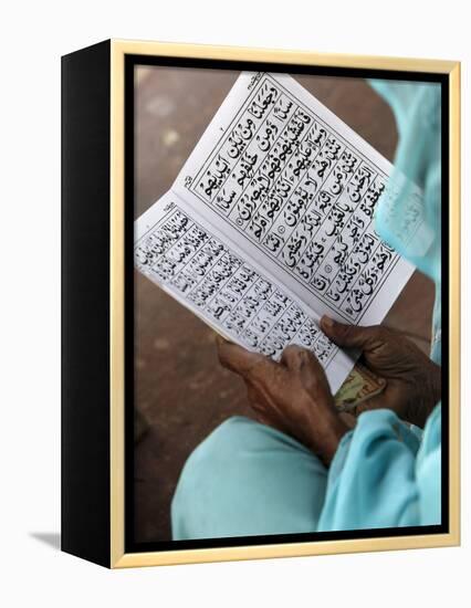 Women Reading at Jamma Masjid (Delhi Great Mosque), Delhi, India, Asia-null-Framed Premier Image Canvas