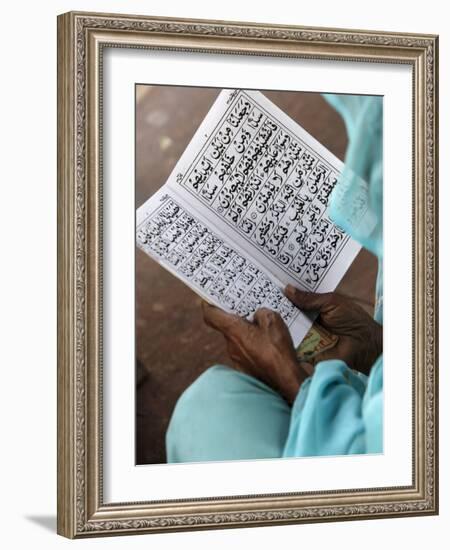 Women Reading at Jamma Masjid (Delhi Great Mosque), Delhi, India, Asia-null-Framed Photographic Print