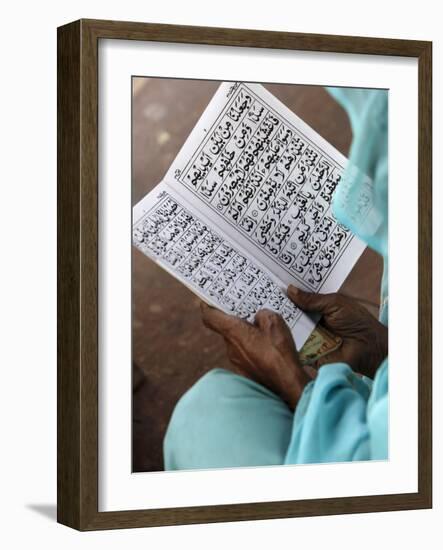 Women Reading at Jamma Masjid (Delhi Great Mosque), Delhi, India, Asia-null-Framed Photographic Print