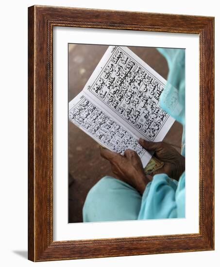 Women Reading at Jamma Masjid (Delhi Great Mosque), Delhi, India, Asia-null-Framed Photographic Print