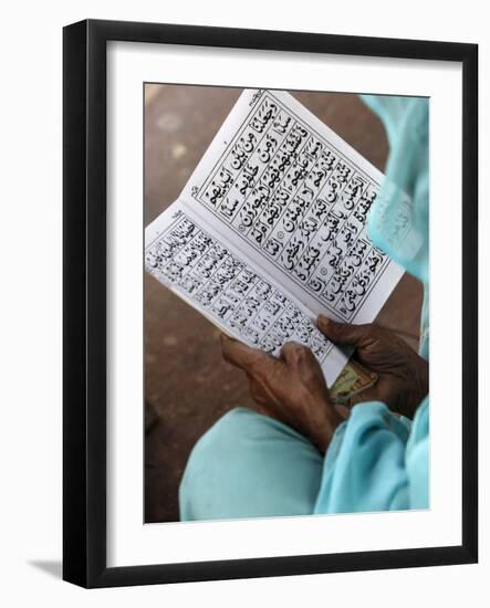 Women Reading at Jamma Masjid (Delhi Great Mosque), Delhi, India, Asia-null-Framed Photographic Print