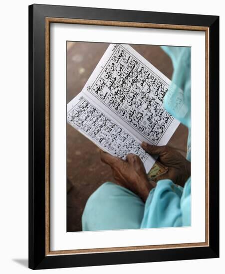 Women Reading at Jamma Masjid (Delhi Great Mosque), Delhi, India, Asia-null-Framed Photographic Print