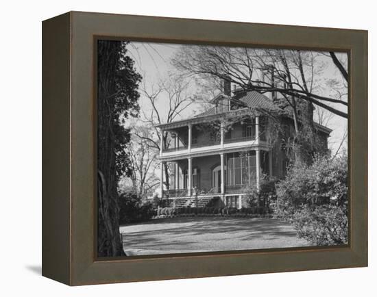 Women Touring the Plantations of Edentown During the Early Spring Season-Ed Clark-Framed Premier Image Canvas