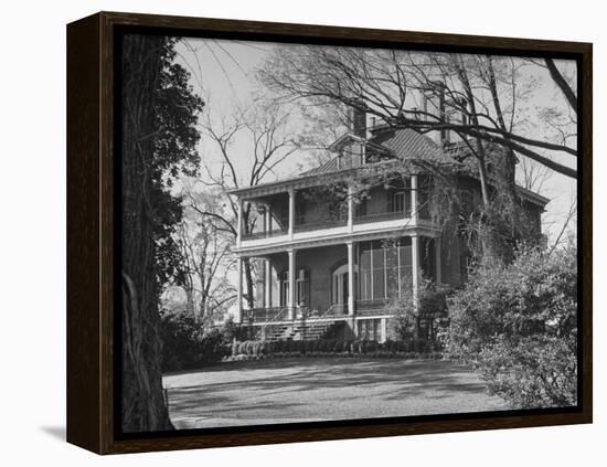 Women Touring the Plantations of Edentown During the Early Spring Season-Ed Clark-Framed Premier Image Canvas