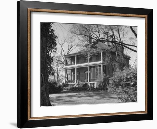 Women Touring the Plantations of Edentown During the Early Spring Season-Ed Clark-Framed Photographic Print